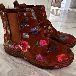 Steve Madden brown floral boots size 1